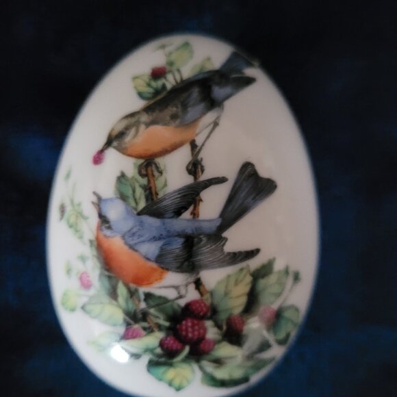Vintage AVON Four Seasons Porcelain Eggs Birds Spring Summer Autumn Winter 1984 - Picture 5 of 10